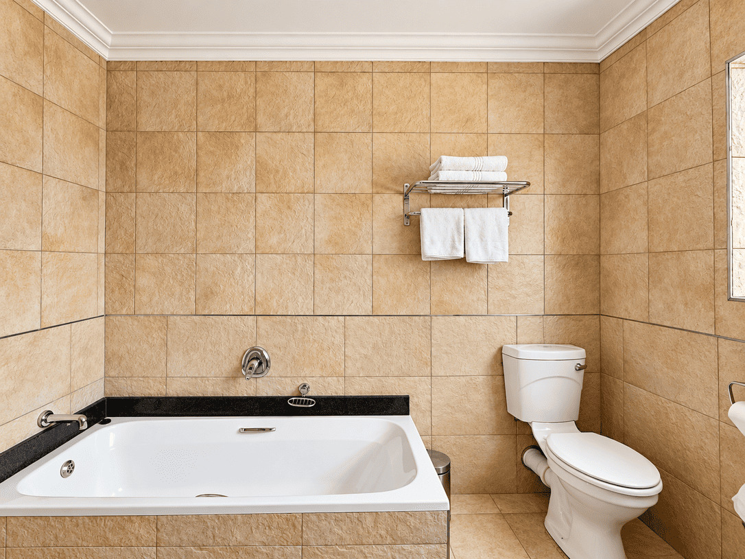Double Double Roundavel Bathroom 2