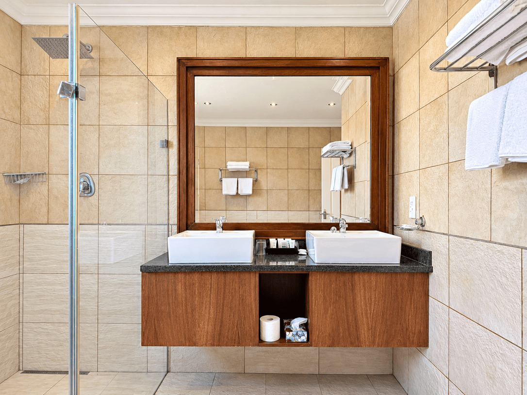 Executive Suite Bathroom