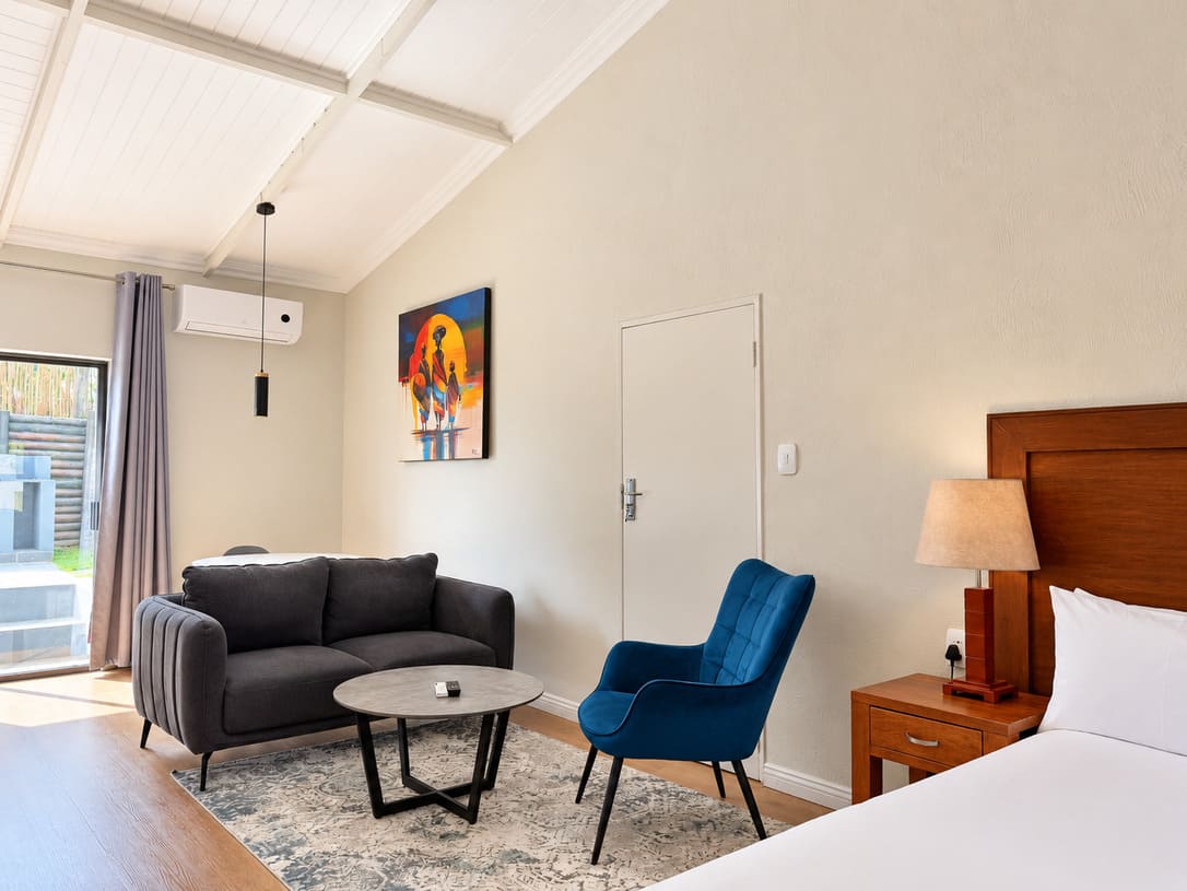 Self Catering King Living room