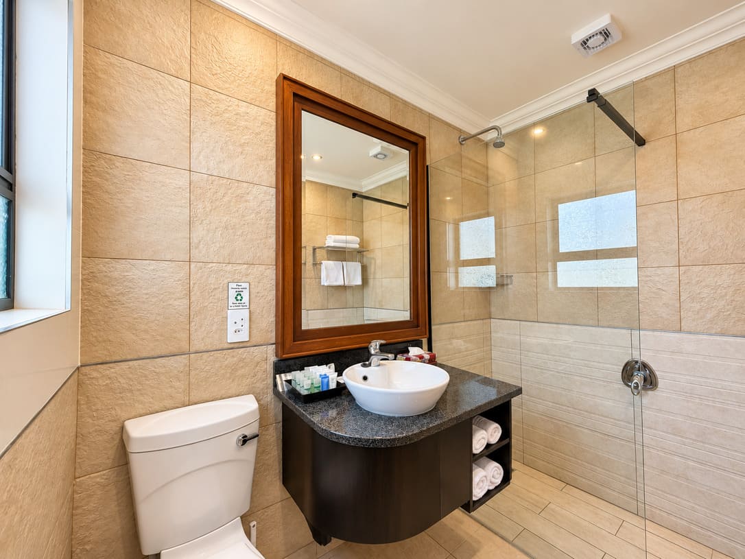 Self Catering Superior Bathroom 1