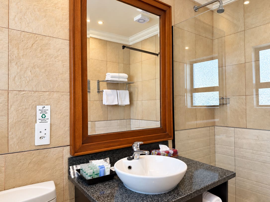 Self Catering Superior Bathroom 2