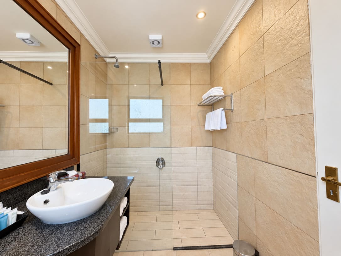 Self Catering Superior Bathroom 3