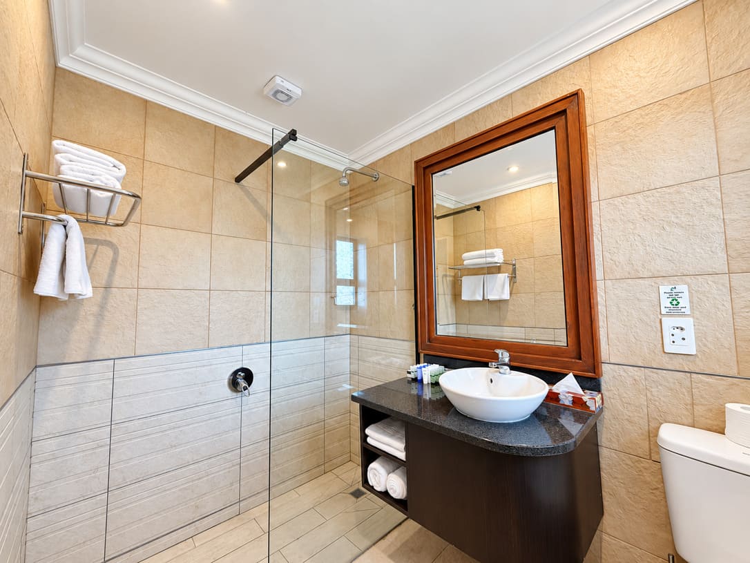 Self Catering Twin Bathroom